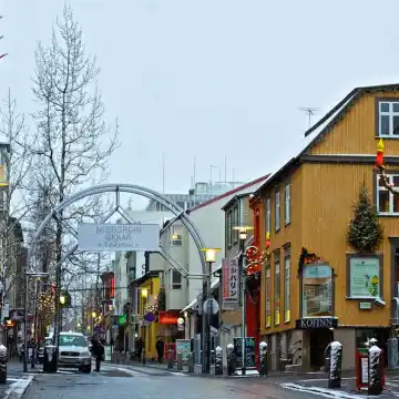 laugavegur shopping street panoramio