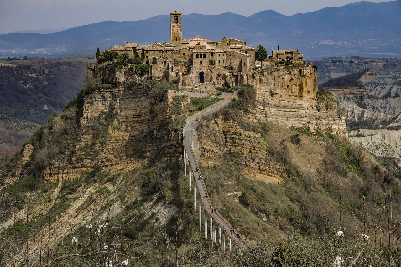 civita di bagnoregio citta