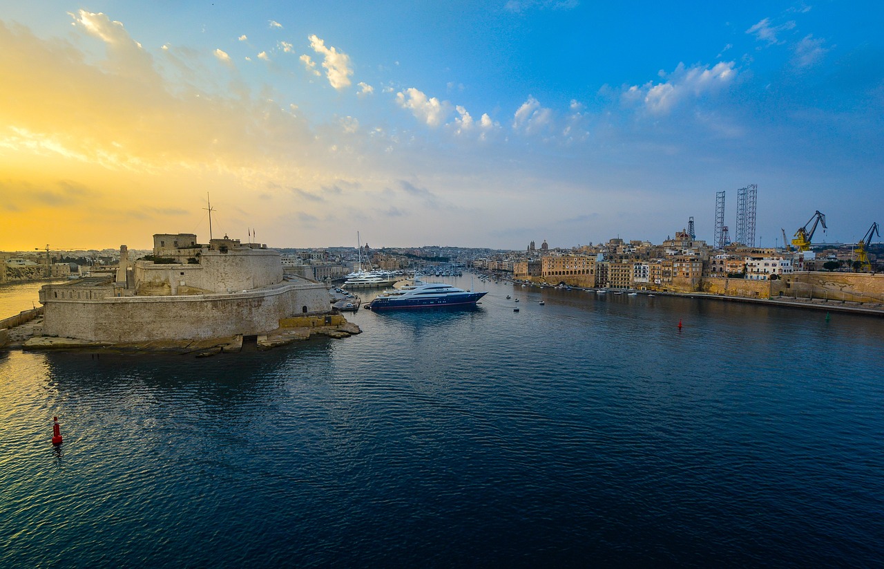 malta porto alba tramonto baia